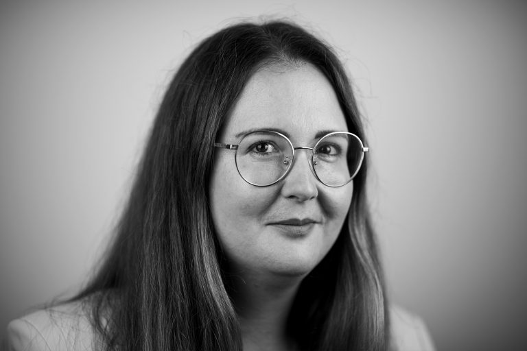 dr. Varga É. Júlia